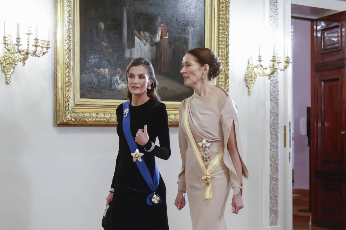 Foto de La Reina cede protagonismo al joyero en la cena de gala de Finlandia (y guiño a Sofía)