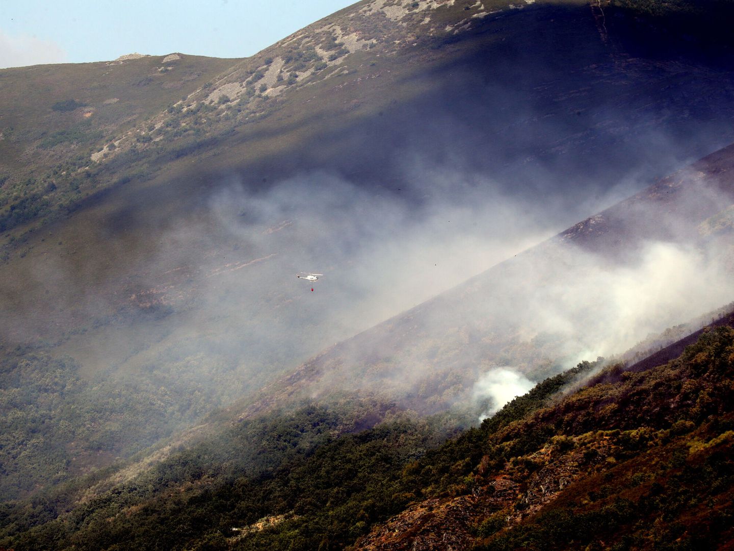 La sierra de Igüeña se vio afectada por un incendio el pasado verano. (EFE/Ana María Fernández Barredo)
