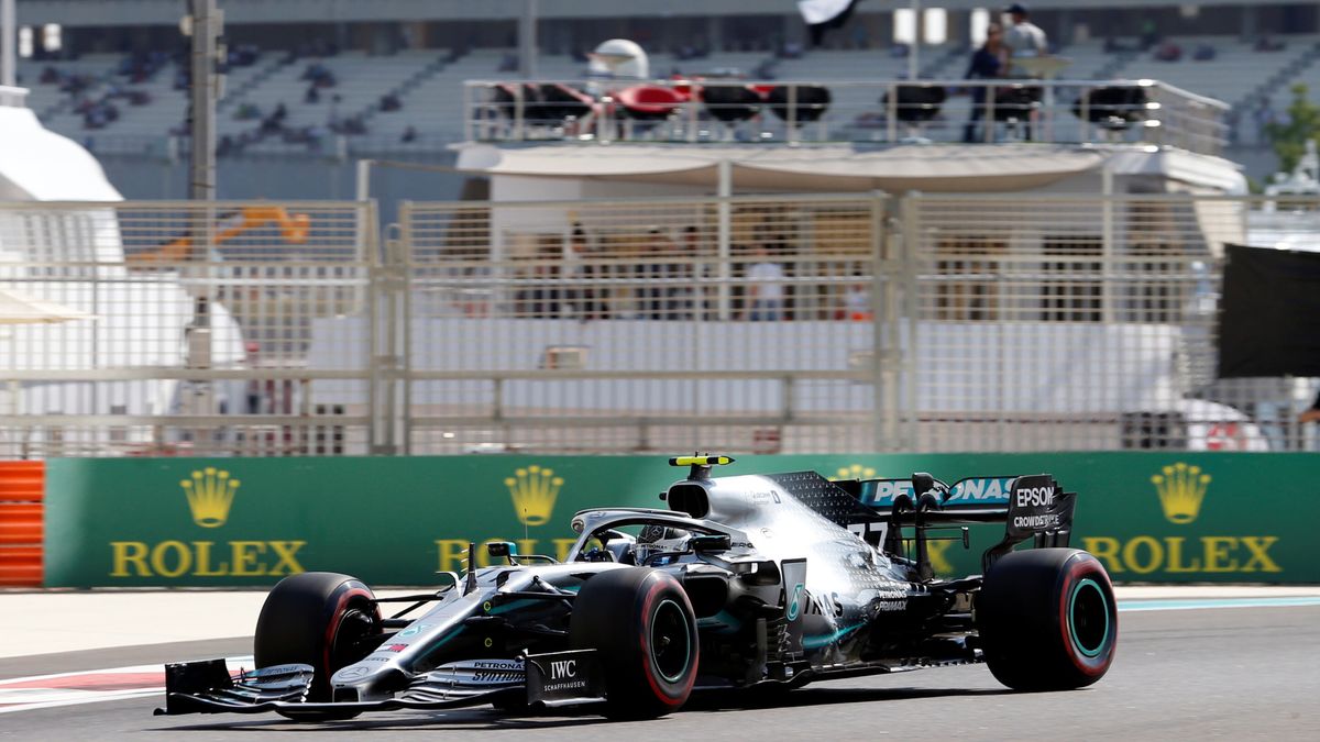 Resultado Libres 2: dominio absoluto de Mercedes y Carlos Sainz fuera del top 10
