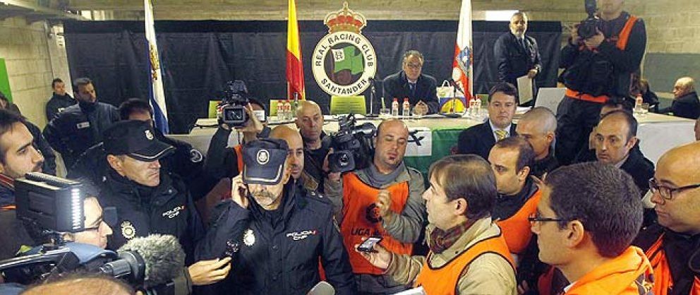 Foto: Los exjugadores del Racing se querellan contra Pernía y Lavín y piden un administrador judicial