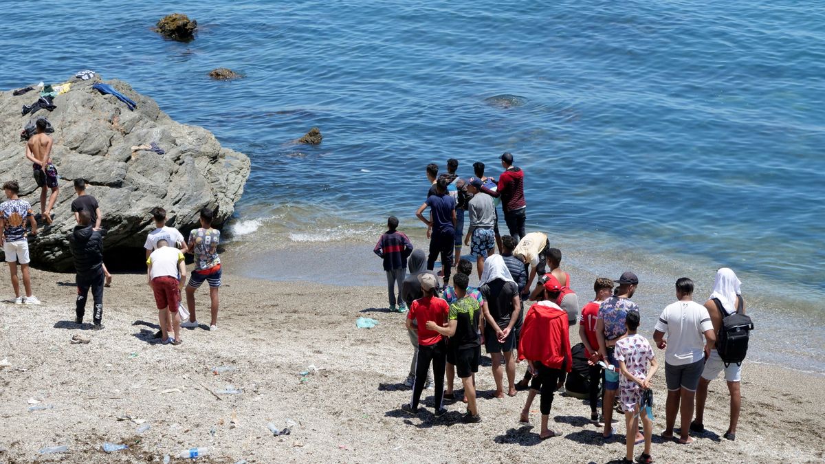 Las ONG ven ilegal la repatriación de los menores en Ceuta y la Abogacía exige su paralización
