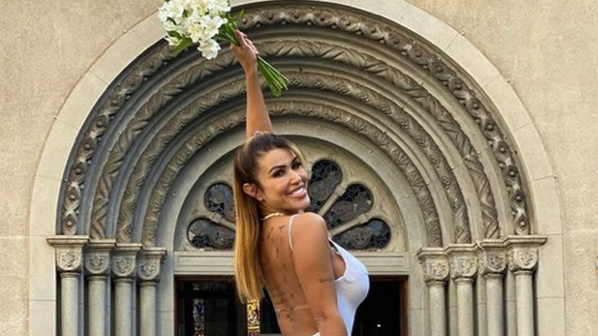 Una modelo brasileña que se casó consigo misma decide divorciarse 