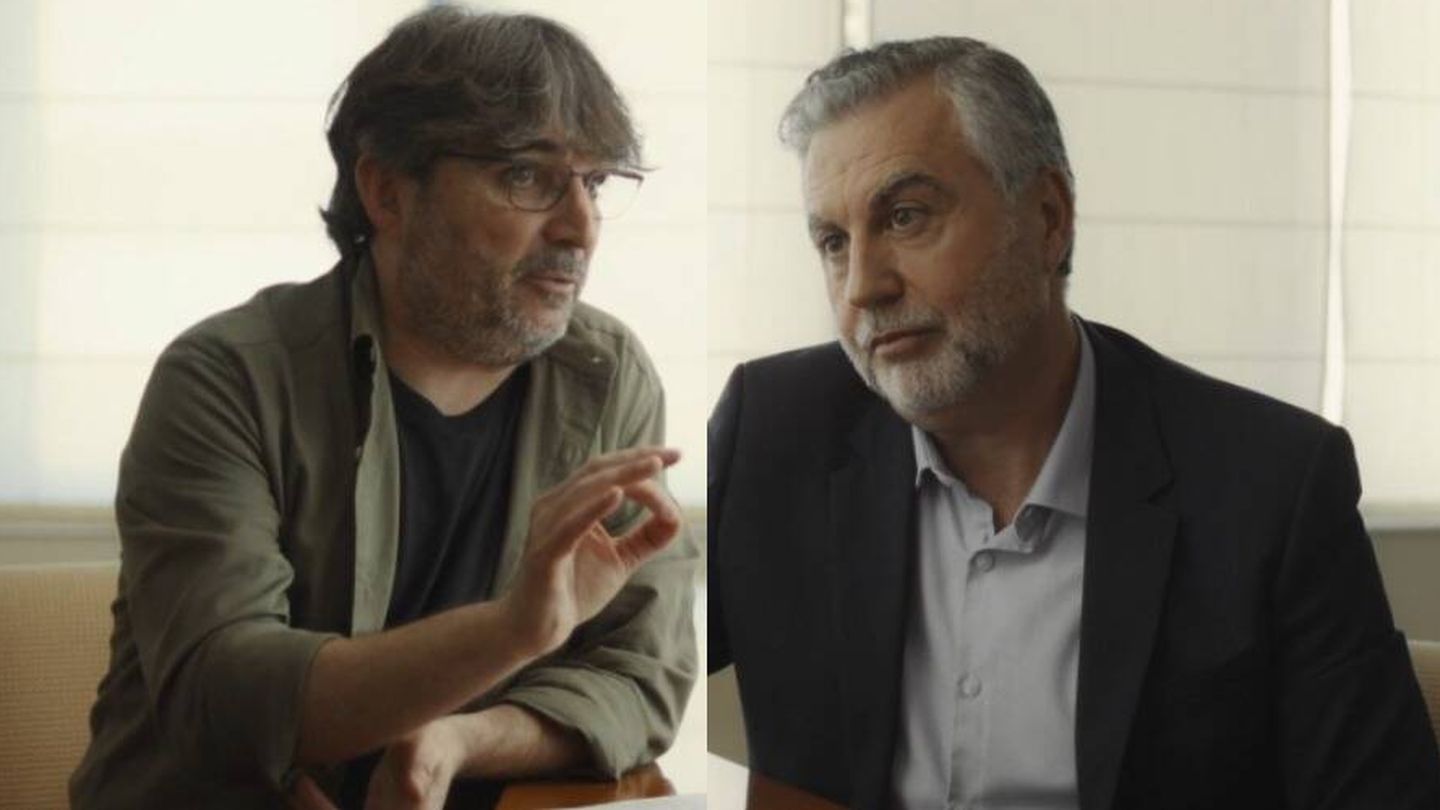 Jordi Évole y Carlos Alsina, en una entrevista del primero al segundo. (Atresmedia)