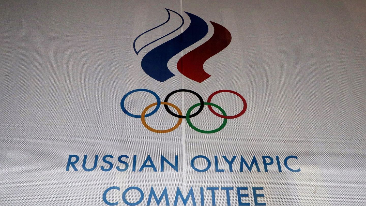 El logo del Comité Olímpico Ruso en la sede del ROC en Moscú (EFE)