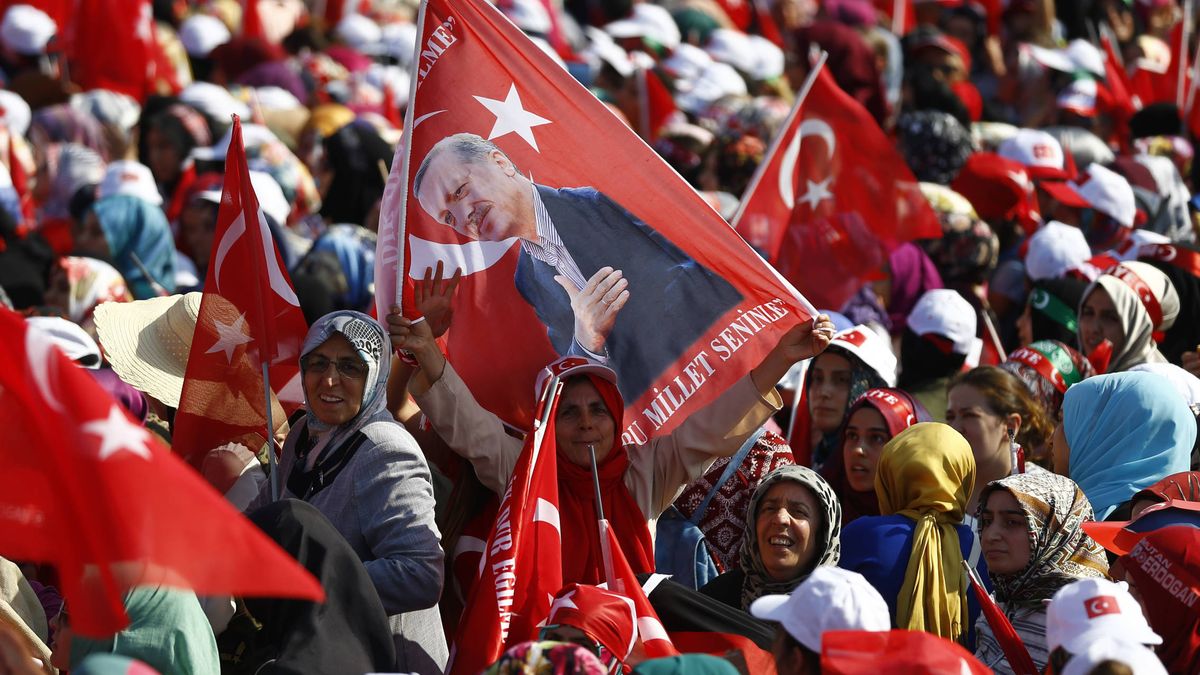 La Policía registra tres juzgados de Estambul para detener a 173 personas