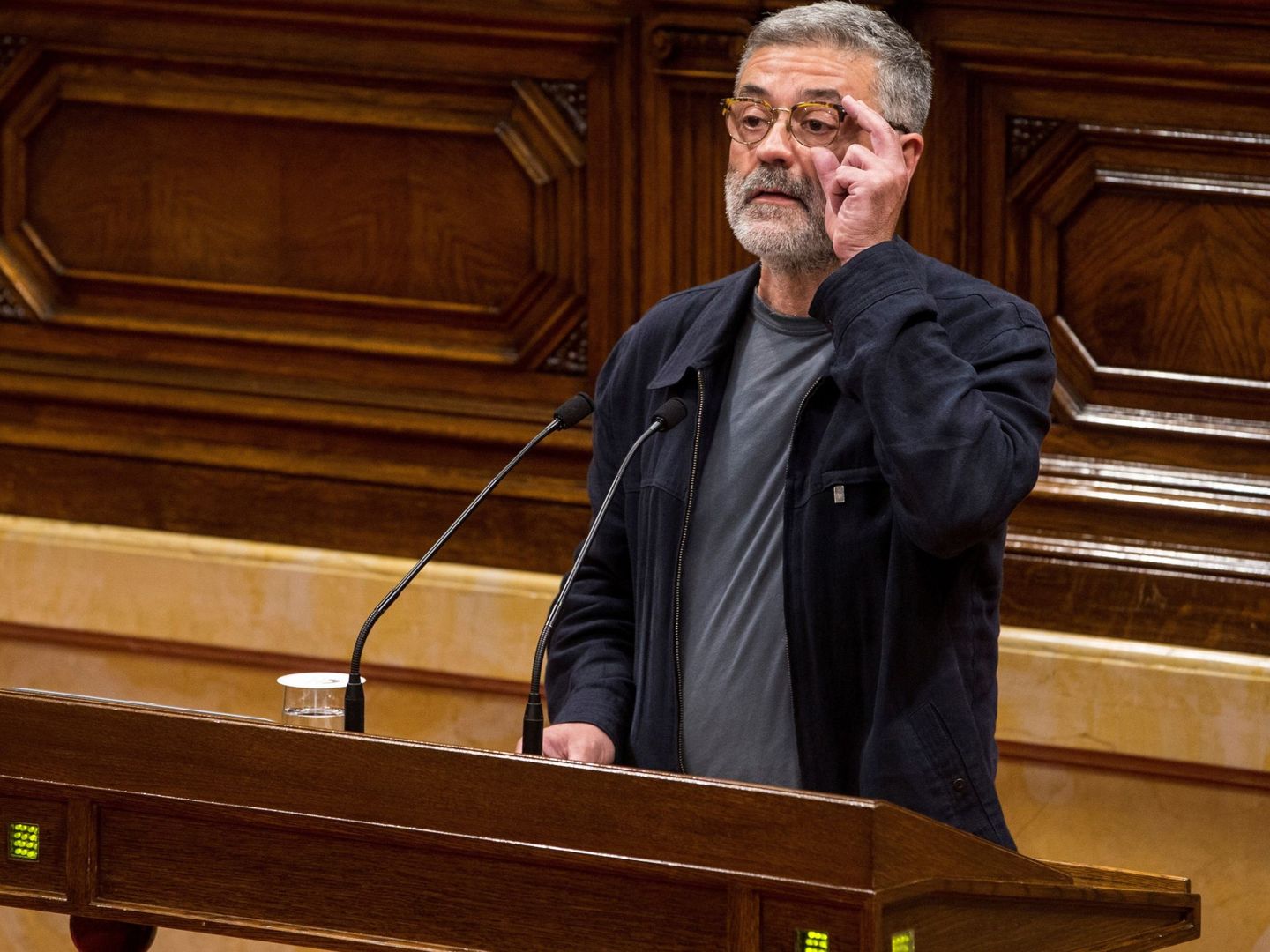 El diputado de la CUP Carles Riera durante su discurso en el pleno de investidura de Torra. (EFE)