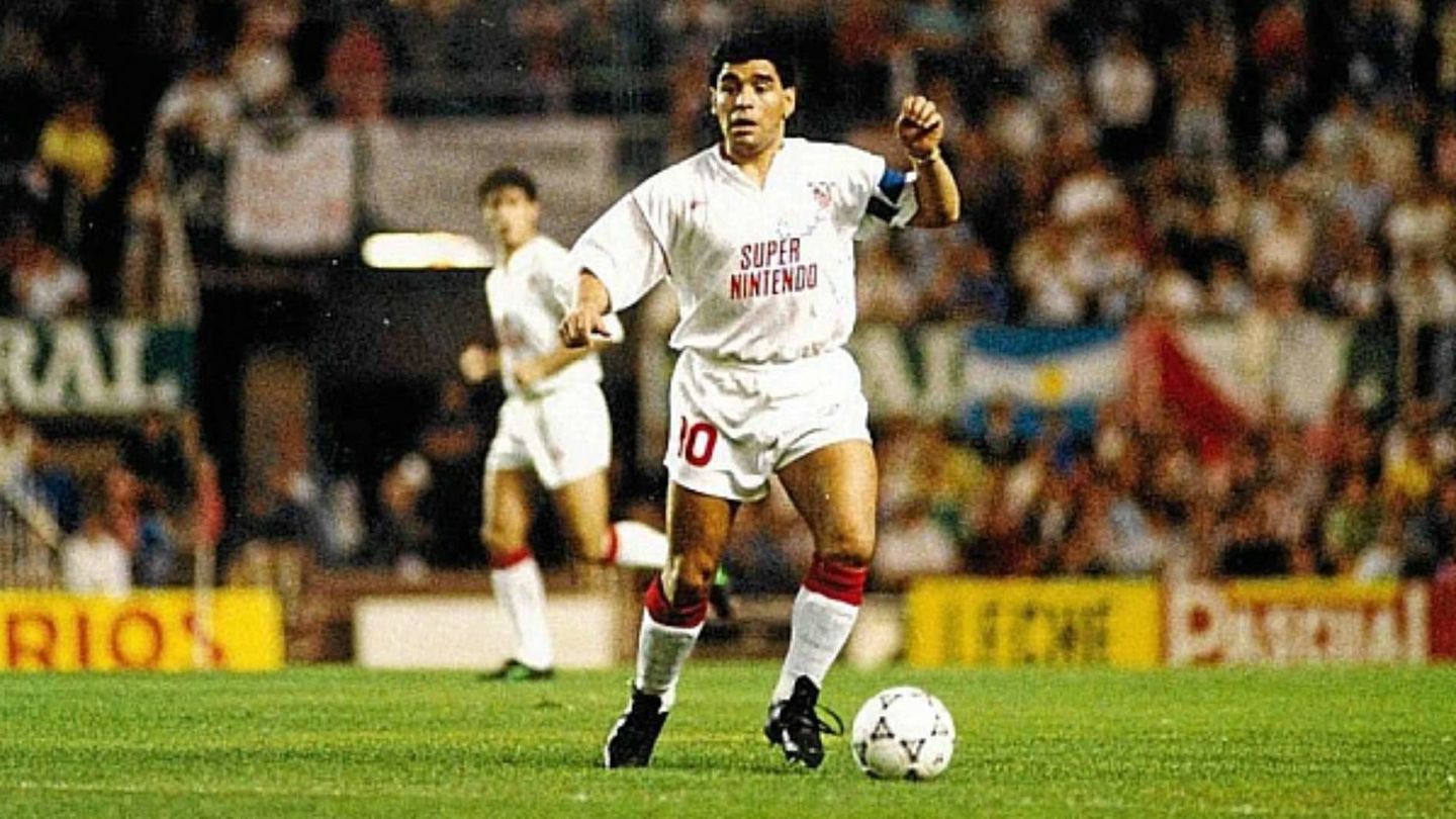 Maradona, durante su etapa en Sevilla (EFE)