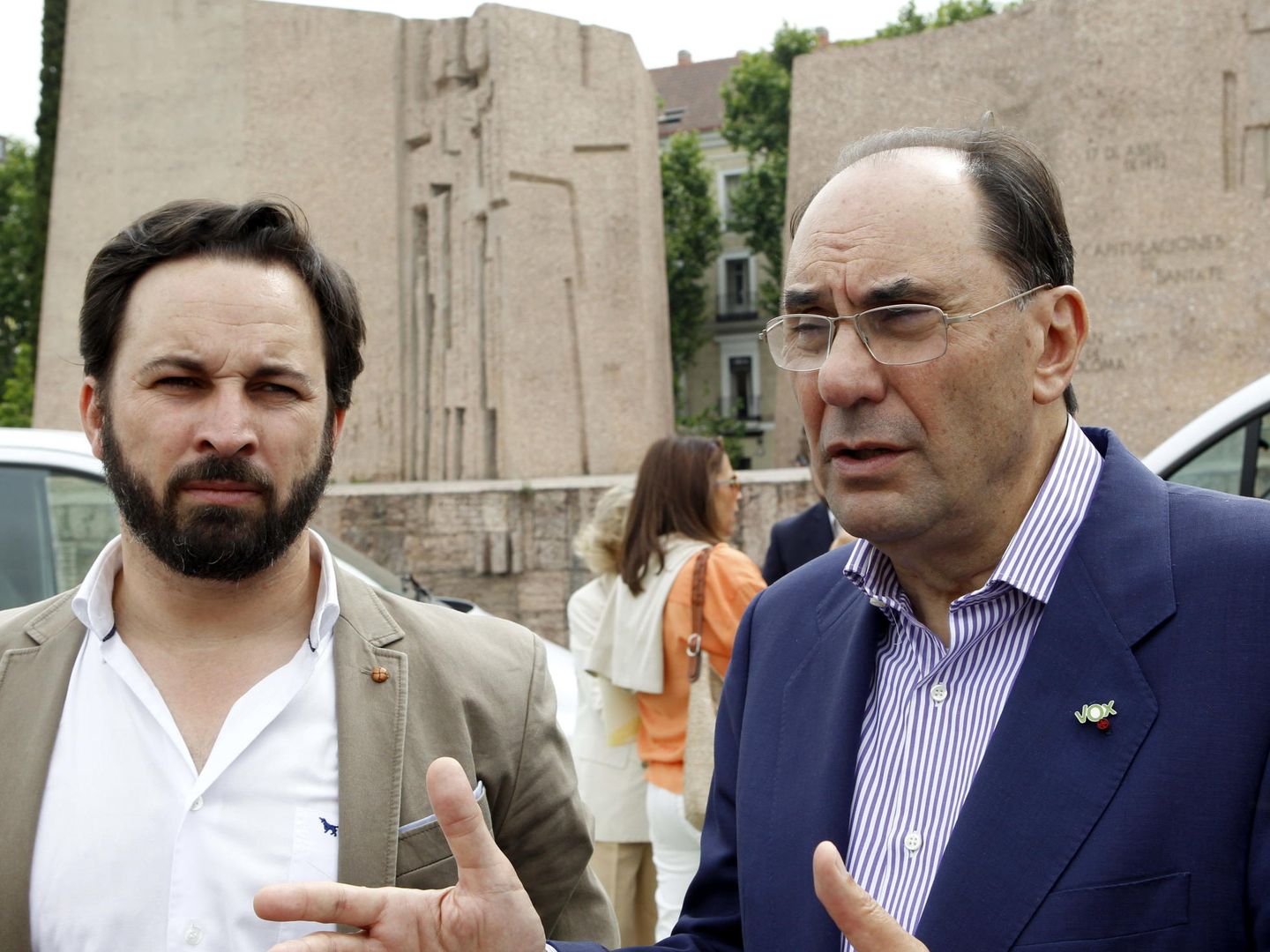 Alejo Vidal-Quadras (d), junto a Santiago Abascal. (EFE)