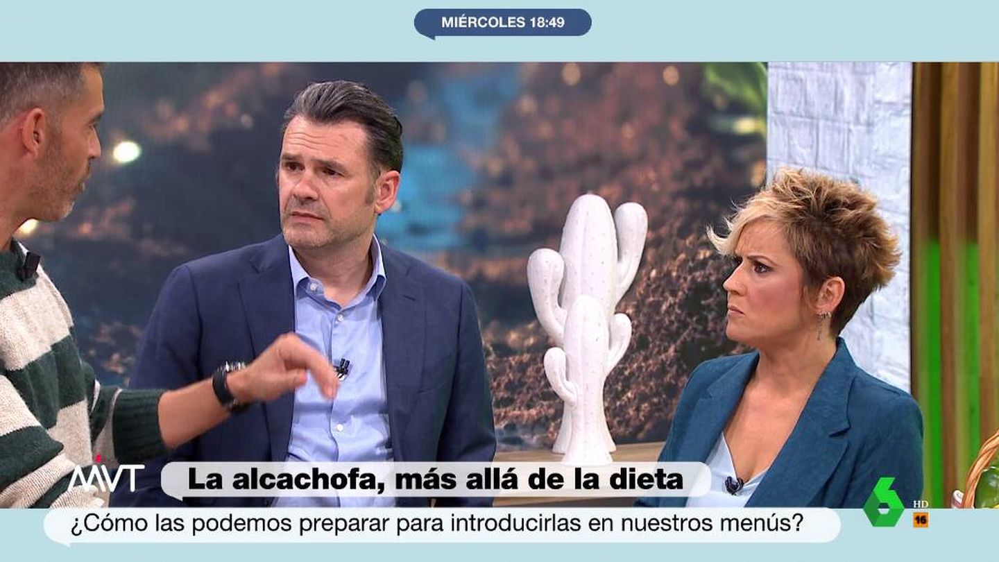 Los presentadores Iñaki López y Cristina Pardo escuchando a Pablo Ojeda. (Atresmedia)