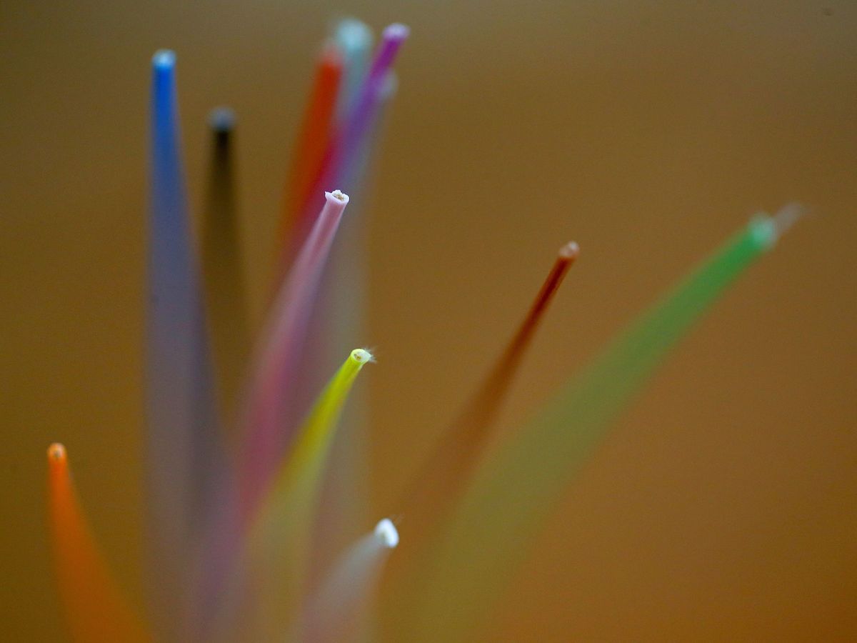 Foto: Cables de fibra óptica. (Reuters/Alessandro Bianchi)