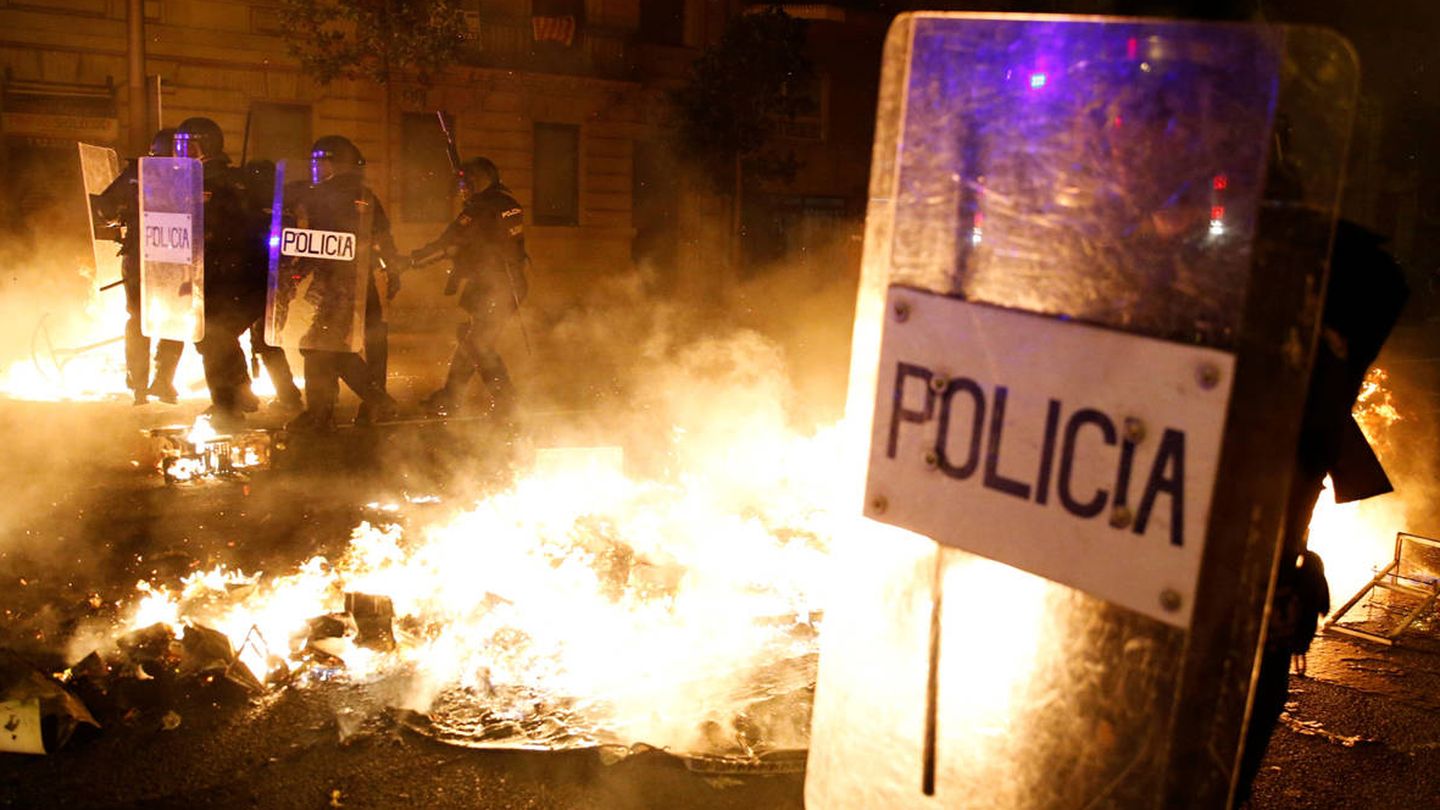 Disturbios y cargas en Barcelona. (EFE)