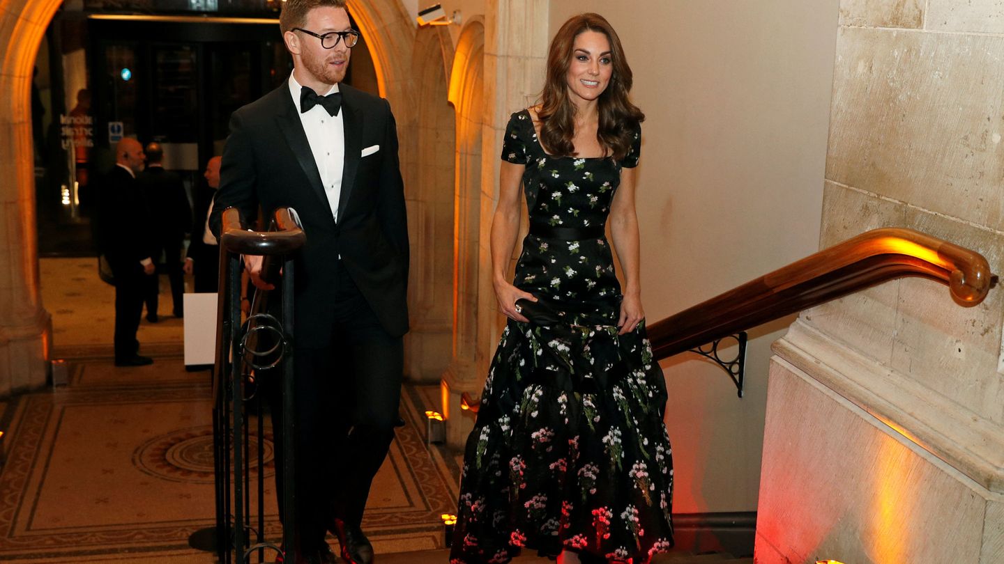 Kate Middleton, en la gala anual de la National Portrait Gallery con un vestido modificado. (Reuters)