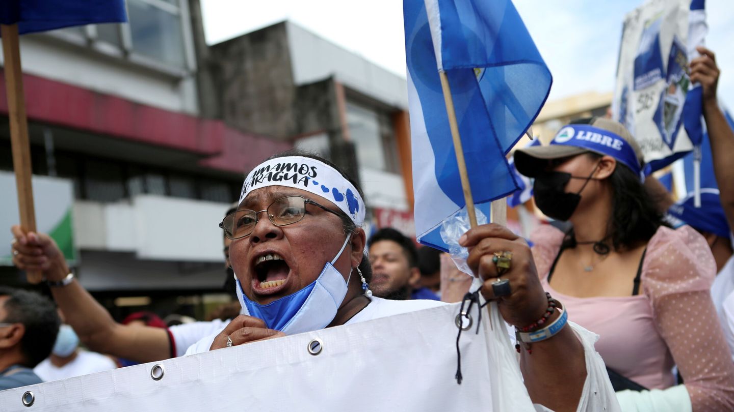 Protestas de exiliados en Costa Rica contra las elecciones. (Reuters/Mayela Lopez)