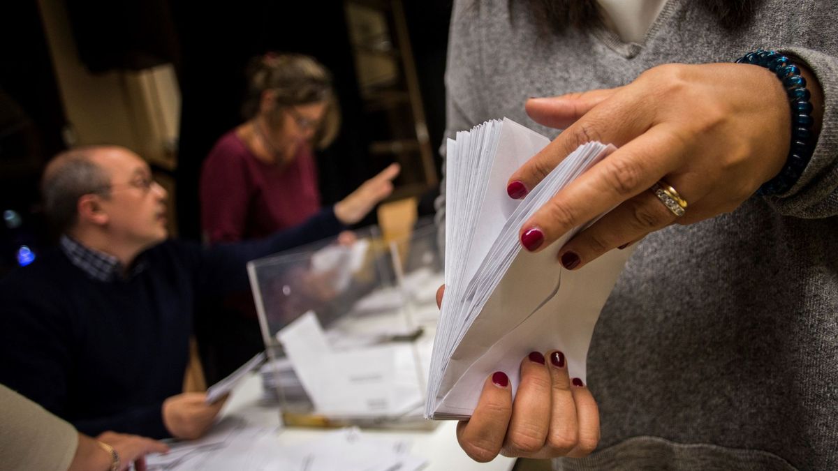 Estas son las excusas legales para librarse de una mesa electoral en las elecciones de Cataluña