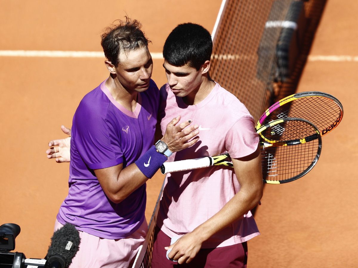 Foto: Nadal y Alcaraz, tras aquel partido de 2021. (Reuters/Sergio Perez)