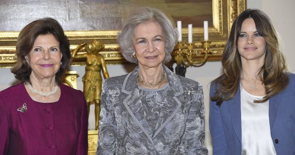 Foto: La reina Sofía y sus anfitrionas. (Cordon Press)