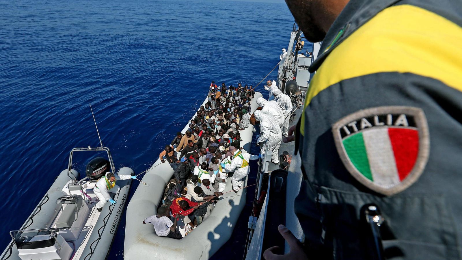 Foto: La Marina italiana comunicó el rescate de unos 2.000 inmigrantes en las últimas 48 horas (EFE)