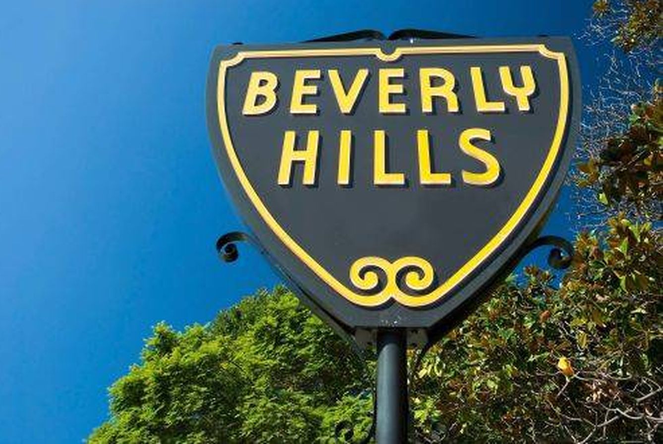 En Los Ángeles pasea por el famoso barrio de Beverly Hills.  