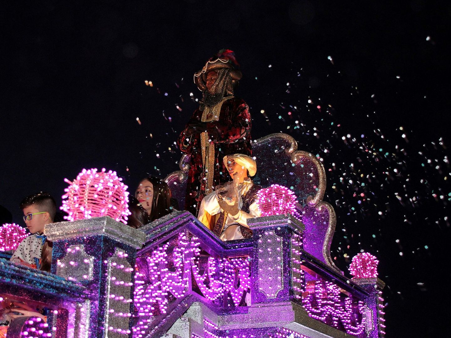 Un momento de la Cabalgata de Reyes en León. (EFE)
