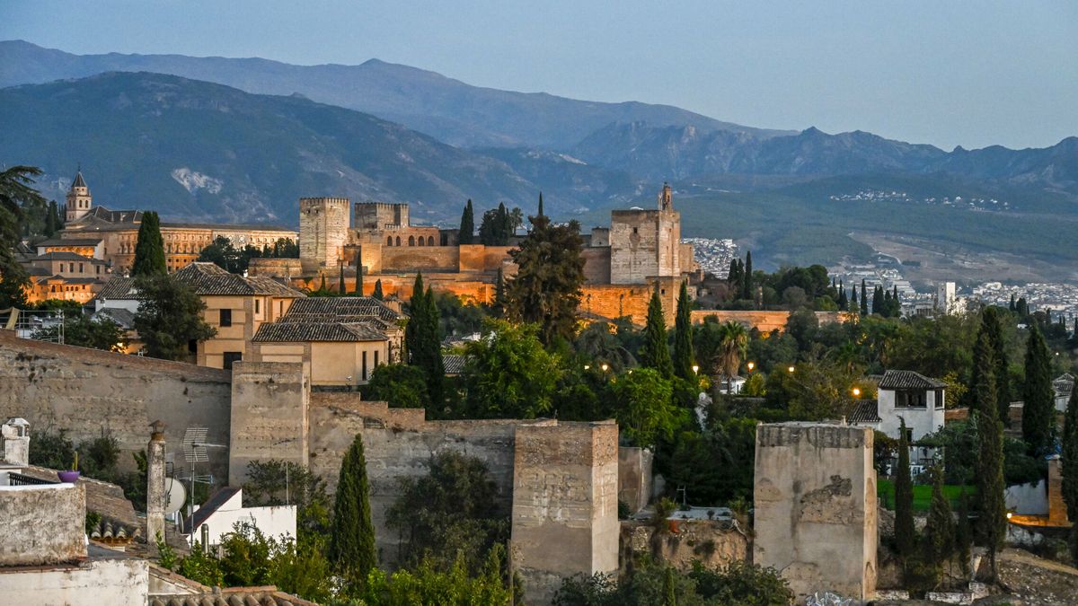 Recogen firmas contra la venta del convento de las Vistillas (Granada) a una orden budista