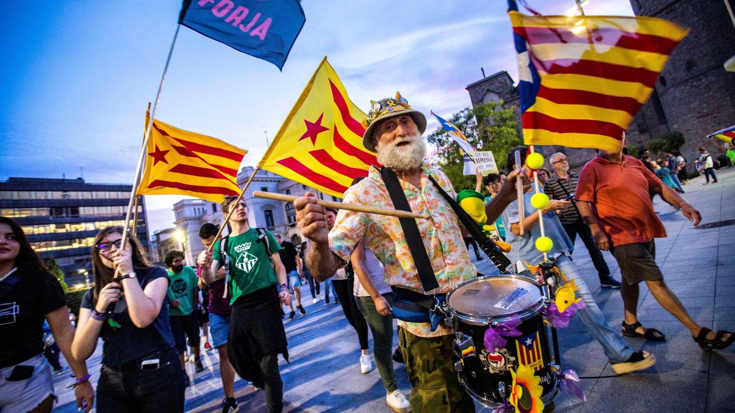 Concentración en Sabadell contra las detenciones de los miembros de los CDR. (EFE)