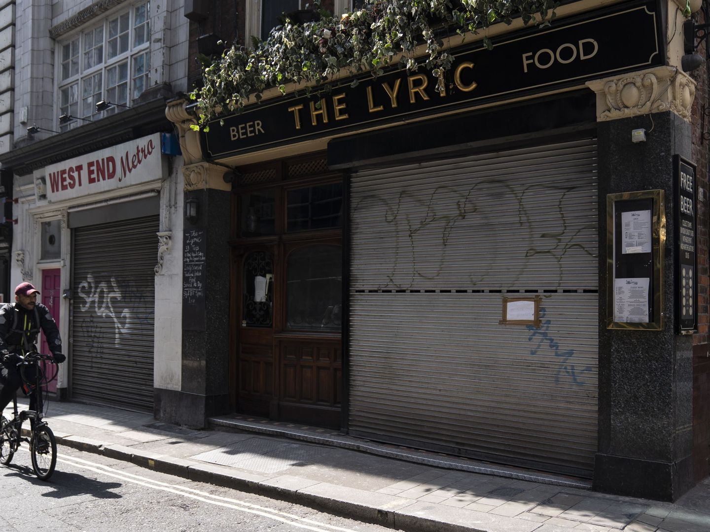 Un pub de Londres, cerrado por el coronavirus. (Reuters)