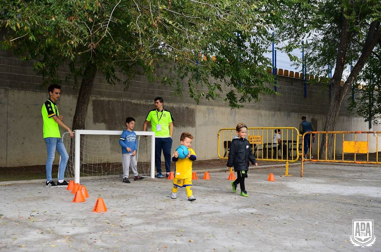 En la 'fan zone' del Alcorcón también ha sitio para los niños. (Foto: Prensa AD Alcorcón)