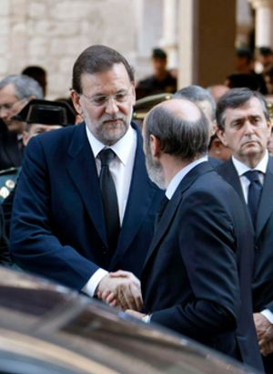 Rajoy reta a Rubalcaba a un debate en televisión dedicado solo a economía