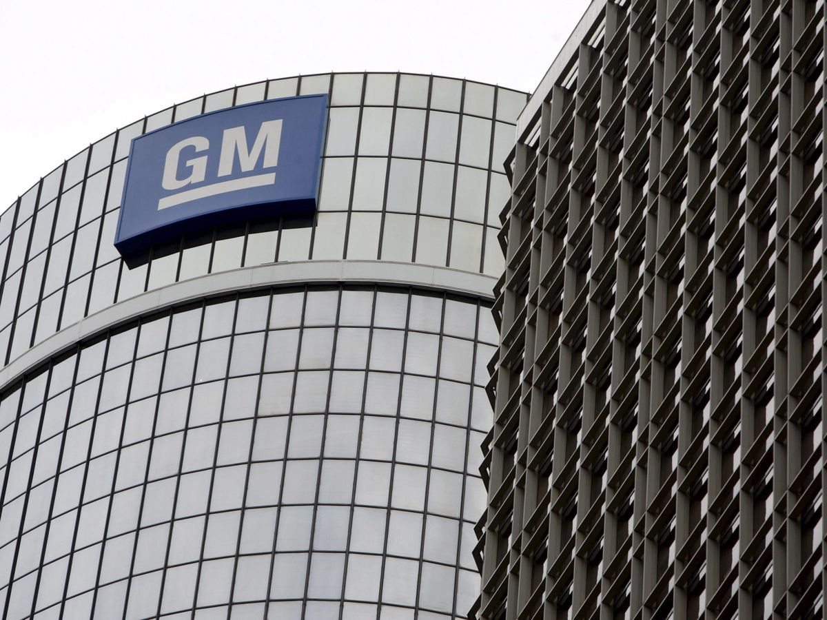 Foto: El logotipo de General Motors en la sede de EEUU. (EFE/Jeff Kowalsky)
