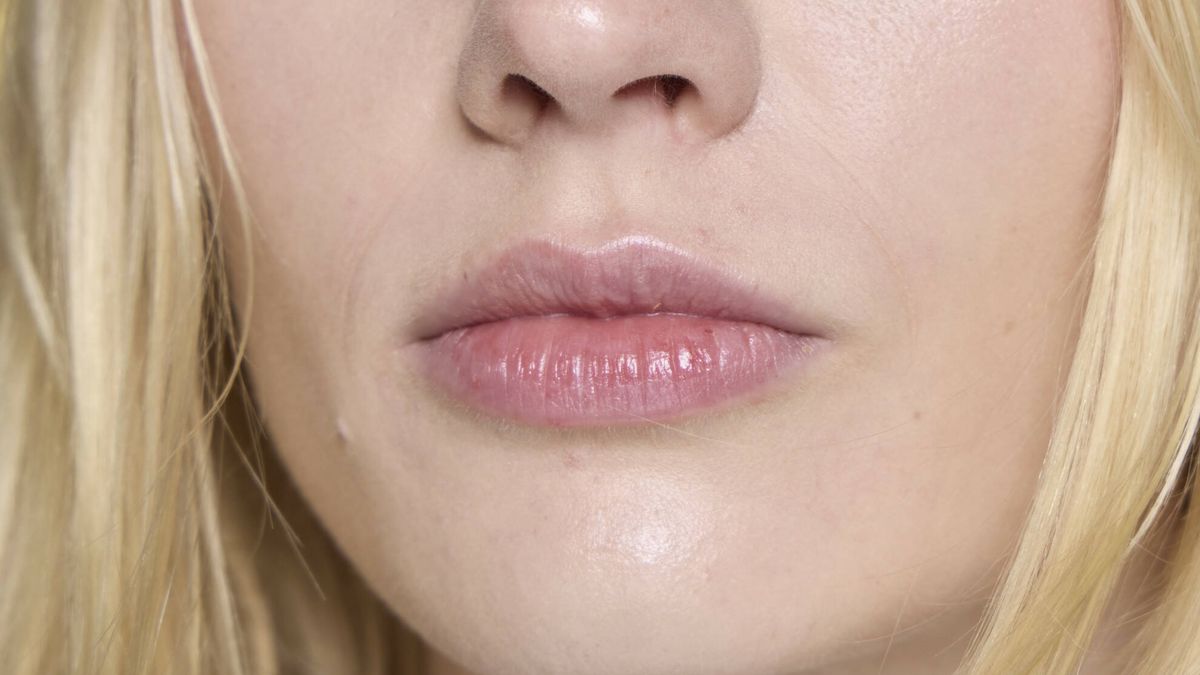 Vaselina, bálsamos, labiales... Los expertos nos explican si es bueno (o no) hidratar los labios todo el rato