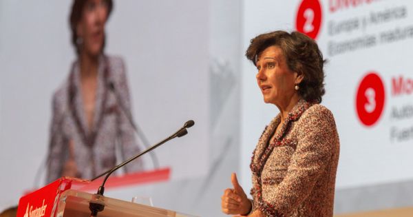 Foto: La presidenta del Banco Santander, Ana Botín, durante la junta general de accionistas. (EFE)