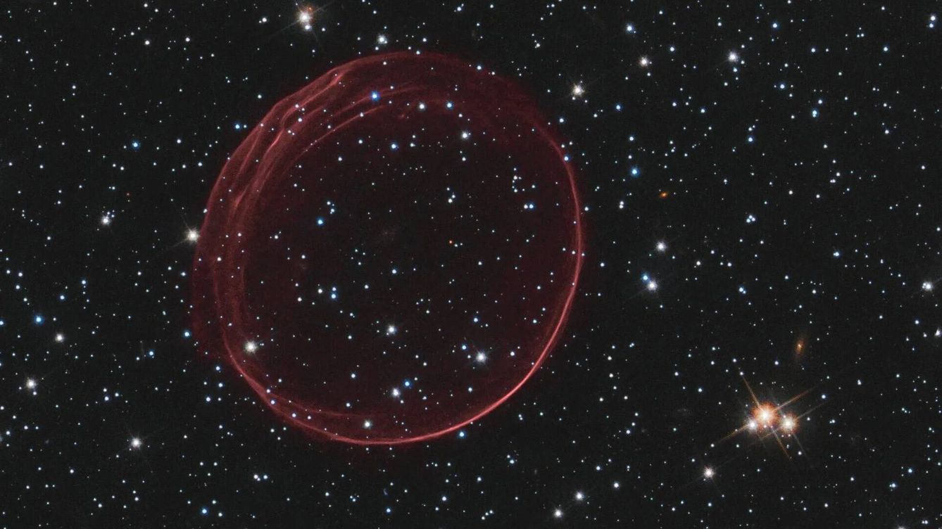 Foto: Una esfera de gas creada por la onda expansiva de una supernova a 160.000 años luz de la Tierra. (NASA Goddard)