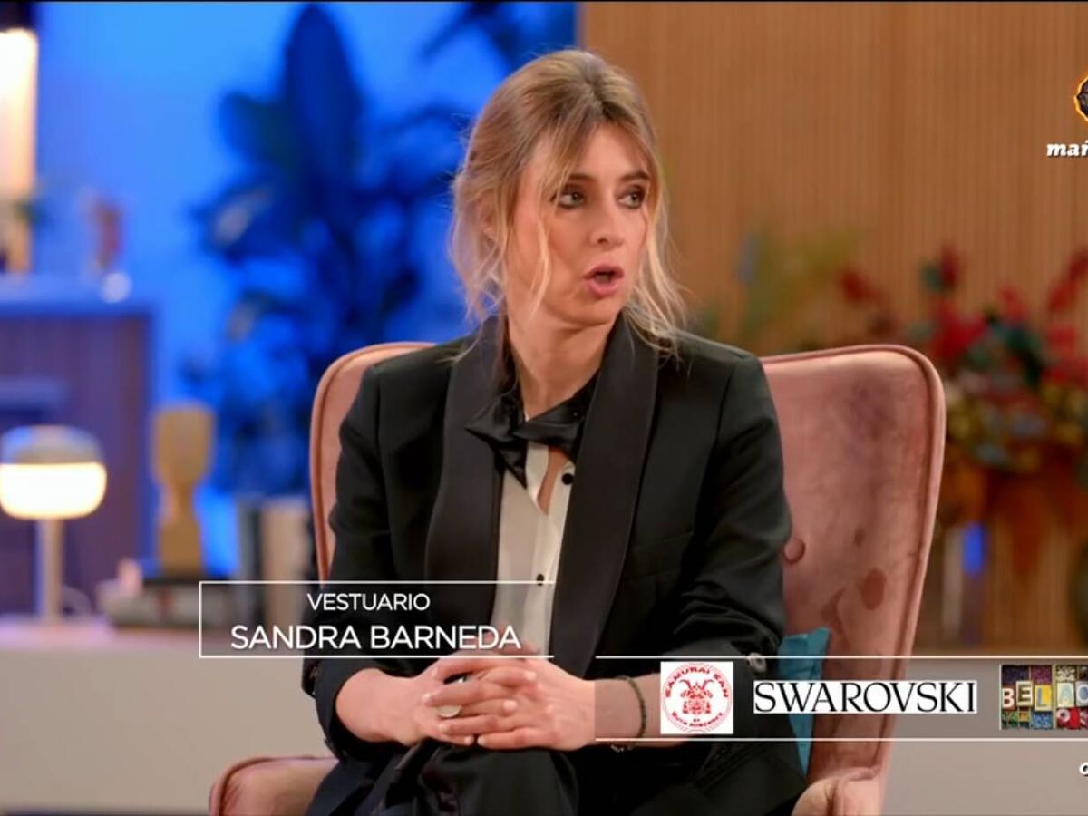 Foto: Sandra Barneda, en la emisión especial 'Seis meses después', en 'La isla de las tentaciones 7'. (Mediaset)
