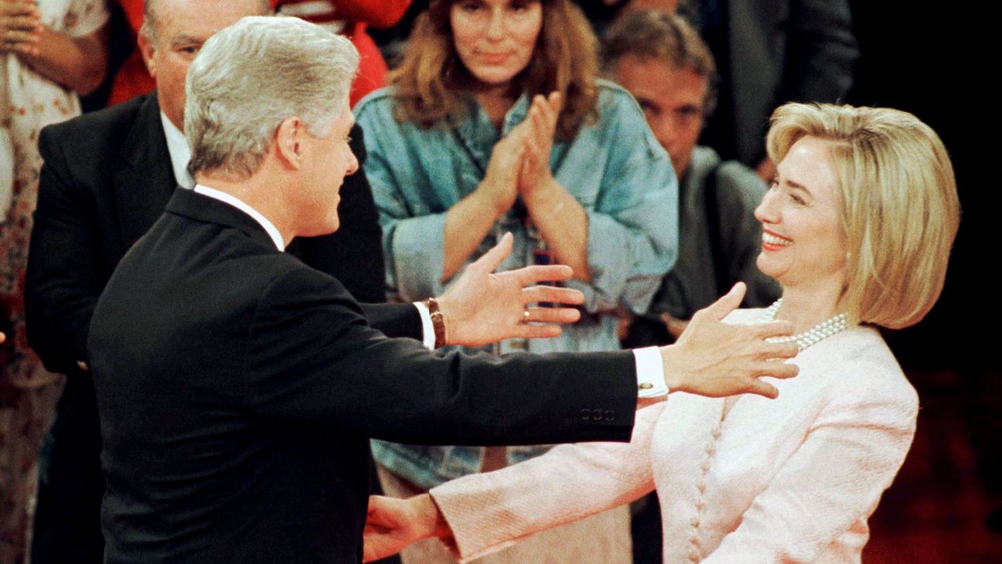 El matrimonio Clinton, en una imagen de 1996. (Reuters/Gary Hershorn)