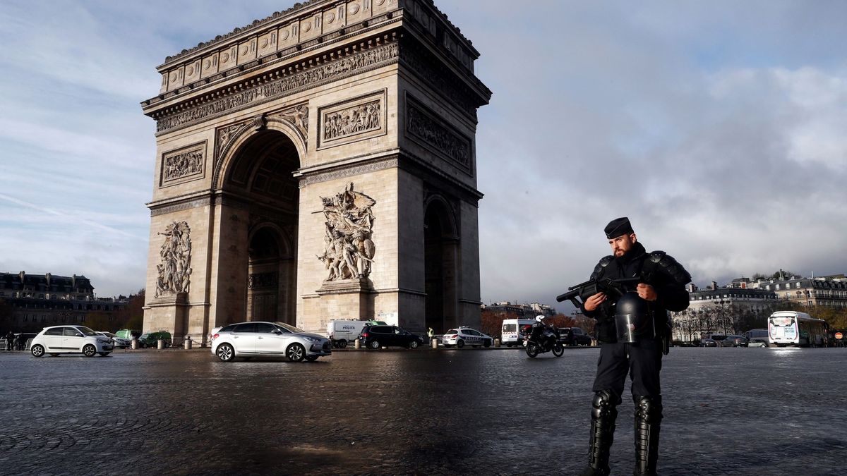 Cuatro días para evitar otra batalla en París: Macron se juega su futuro (y el de Francia)