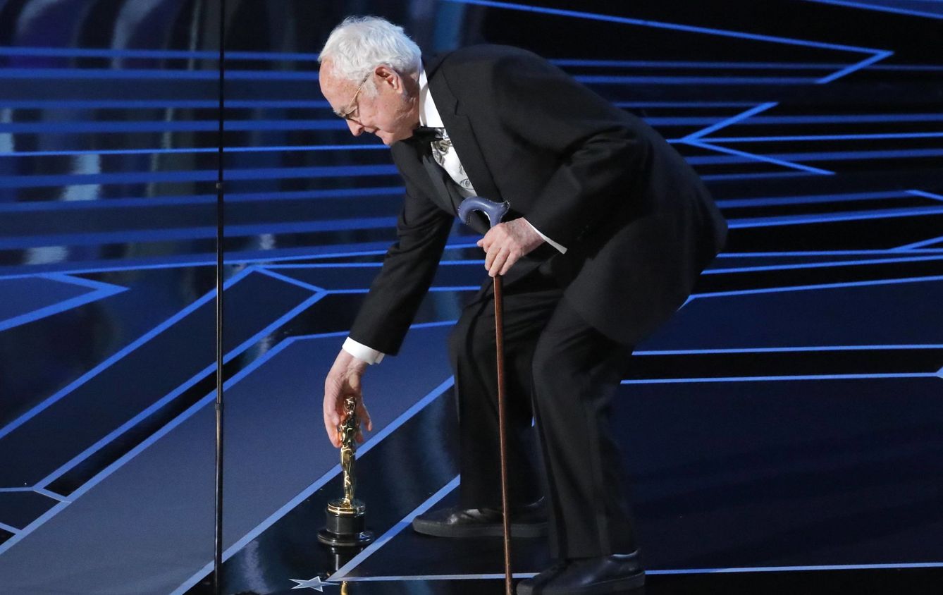 El veterano James Ivory recoge el Oscar al Mejor guion adaptado por 'Call Me by Your Name'. (Reuters)