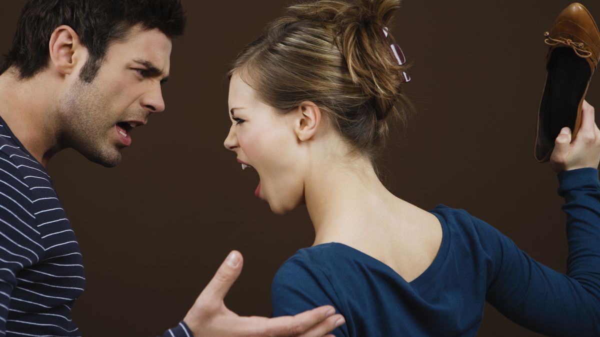 Cinco señales de que tienes una relación de la que debes salir corriendo