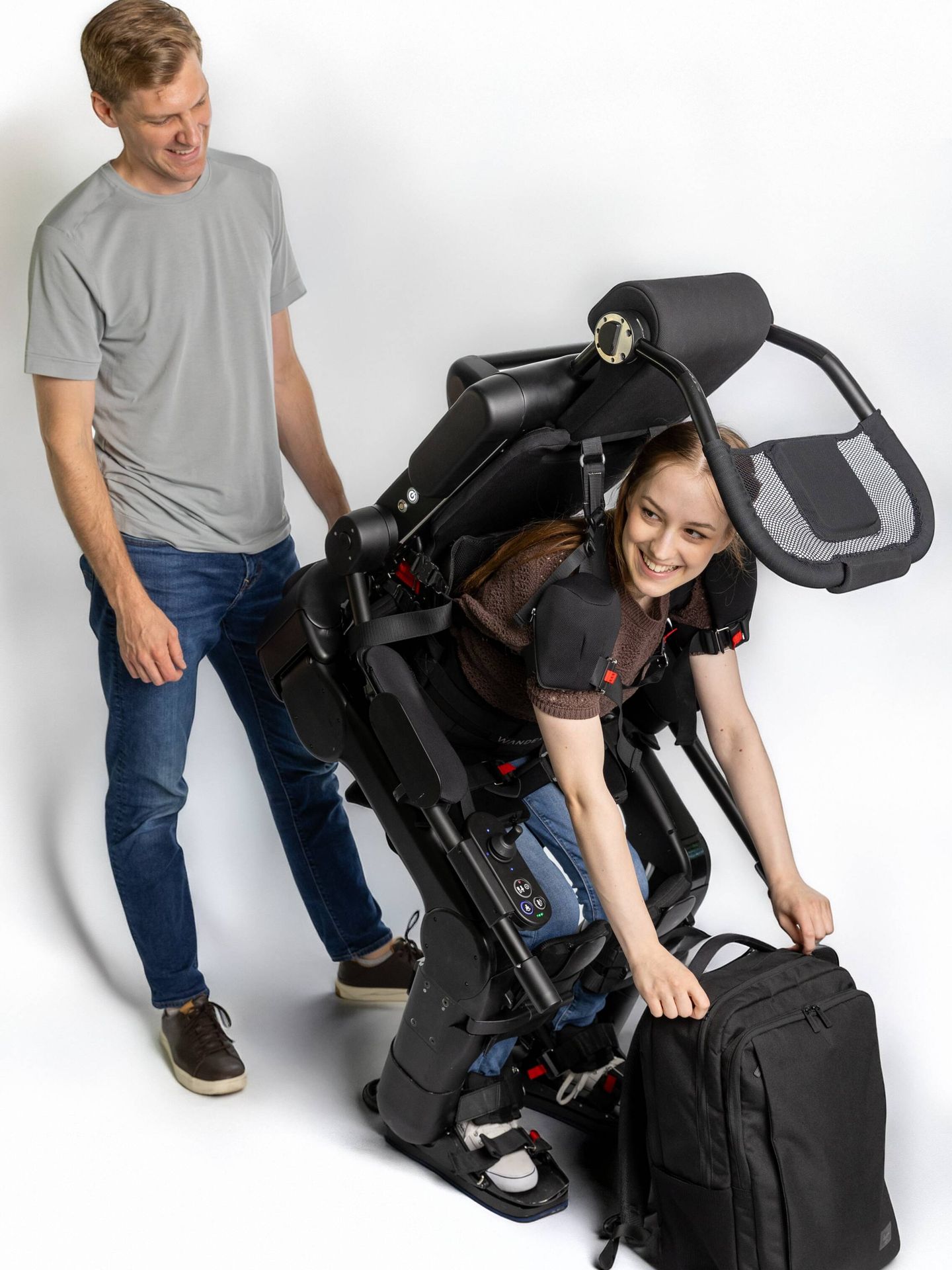 Eve permite a las personas con lesiones medulares ponerse de pie y usar las manos. (Wandercraft)