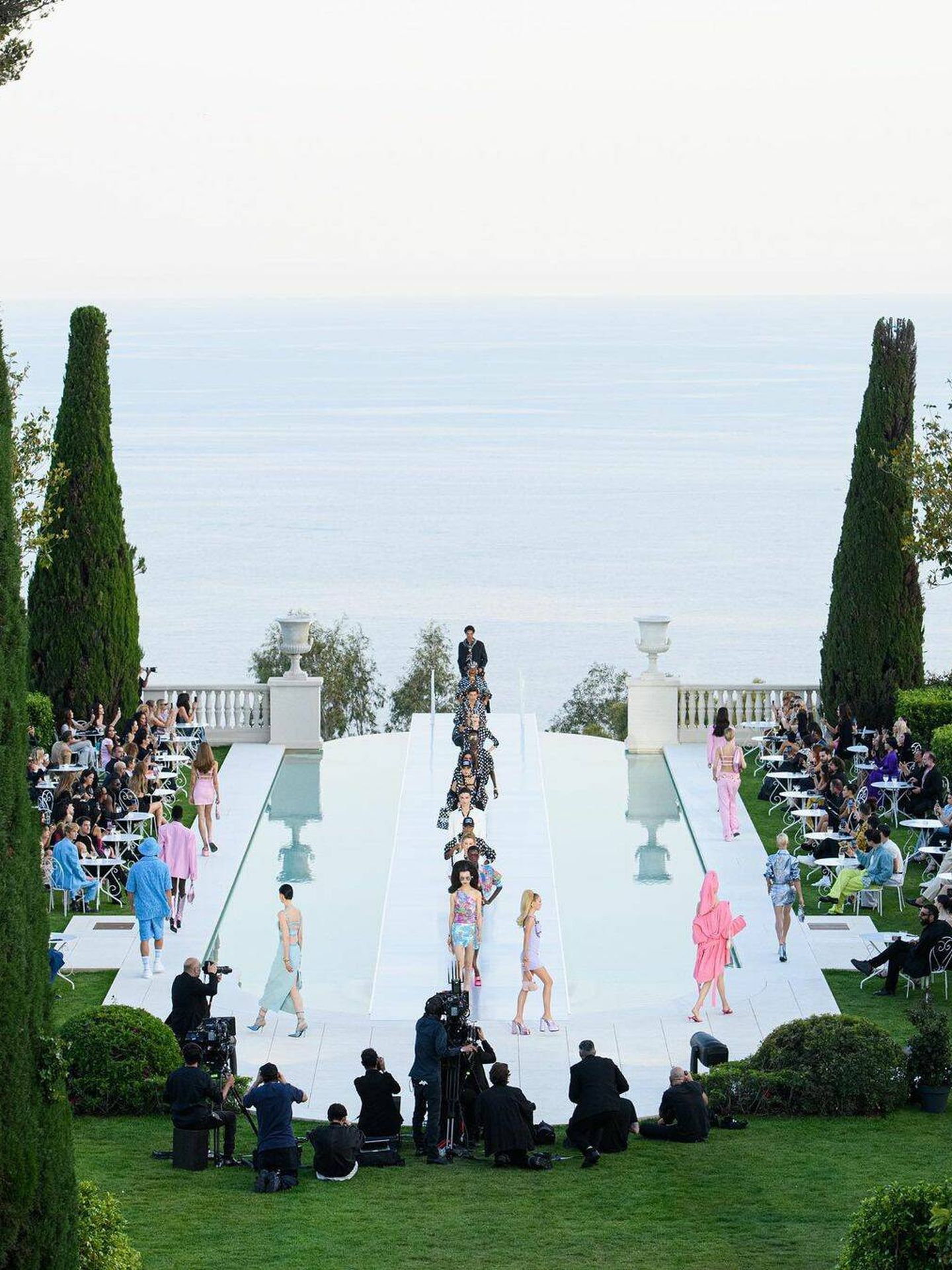 El desfile de Versace en Cannes. (Instagram/@versace)