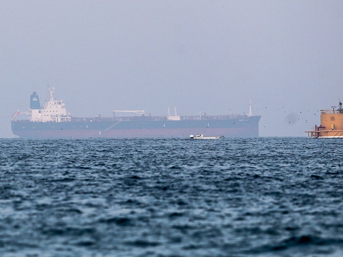 Foto: Foto del Mercer Street, barco atacado hace apenas unos días en las aguas del Golfo de Omán (EFE)