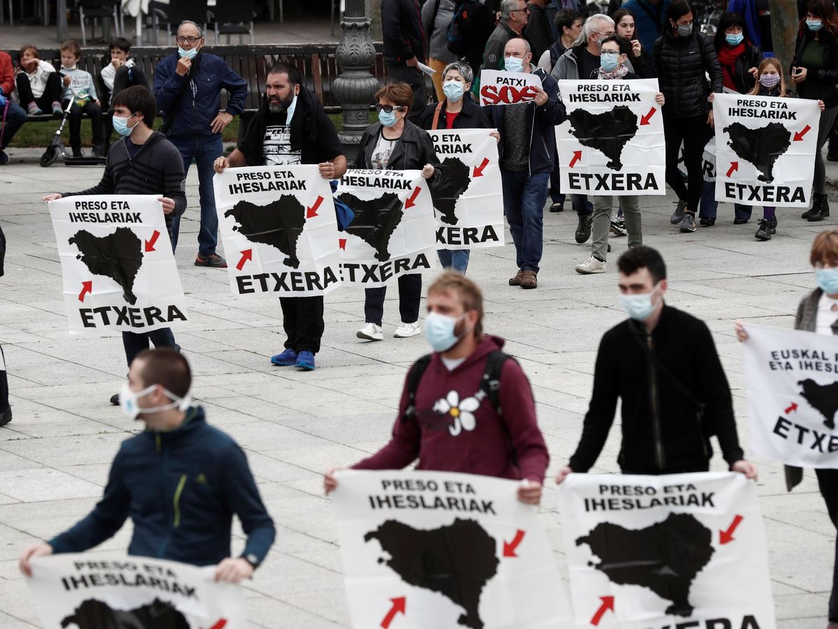 Foto: Manifestación a favor de los presos de ETA, en Pamplona. (EFE)