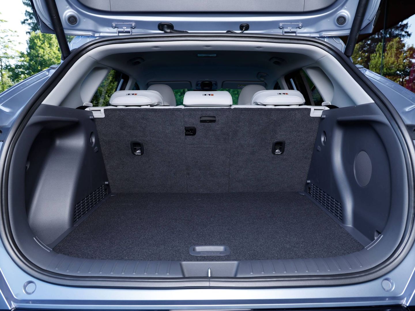 El maletero del Kona eléctrico crece un 30% respecto a su predecesor con 466 litros.