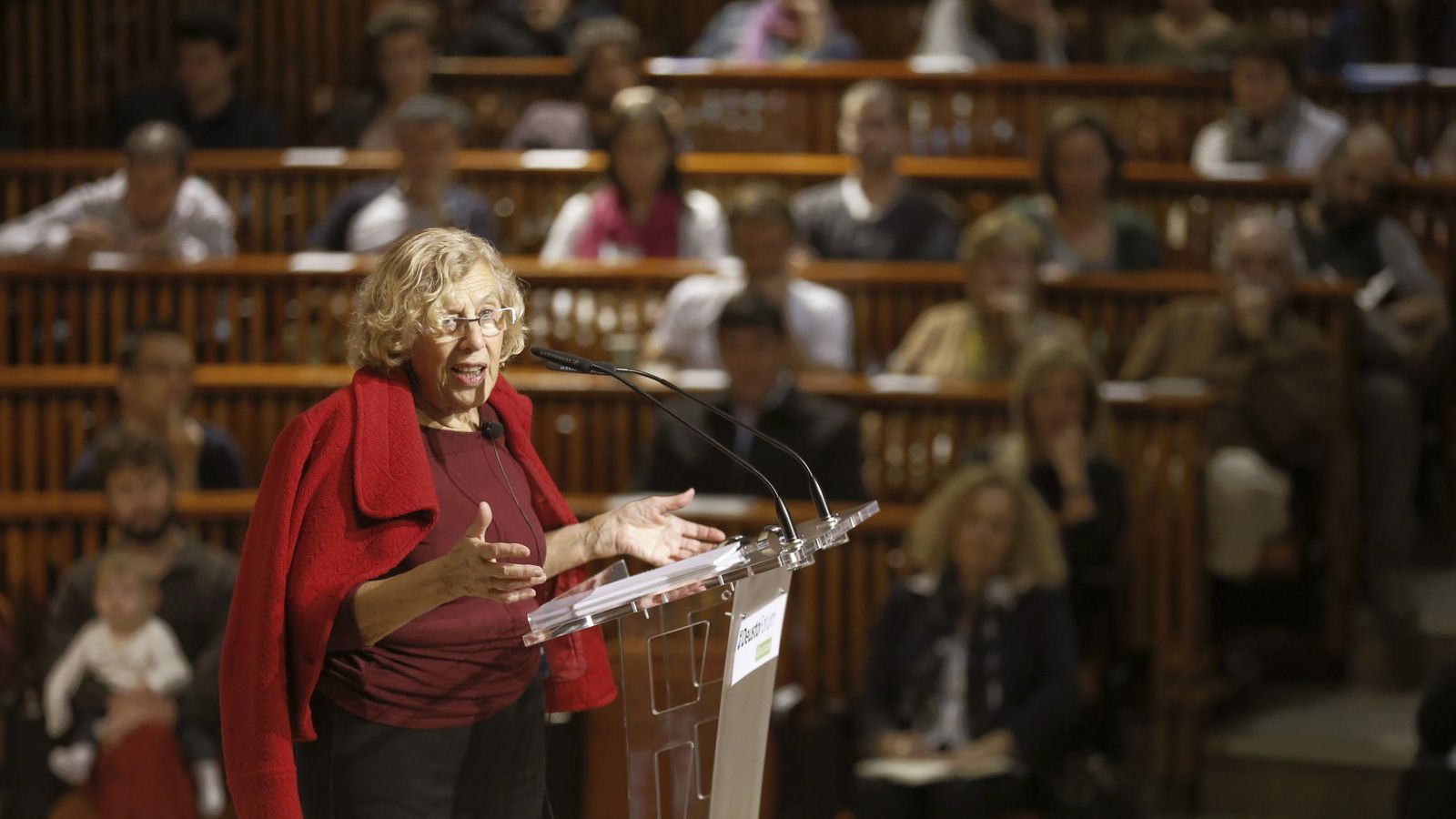 Foto: La alcaldesa de Madrid, Manuela Carmena, durante su intervención hoy en el ciclo de conferencias 'Ciudades para vivir, ciudades para convivir'. (Efe)