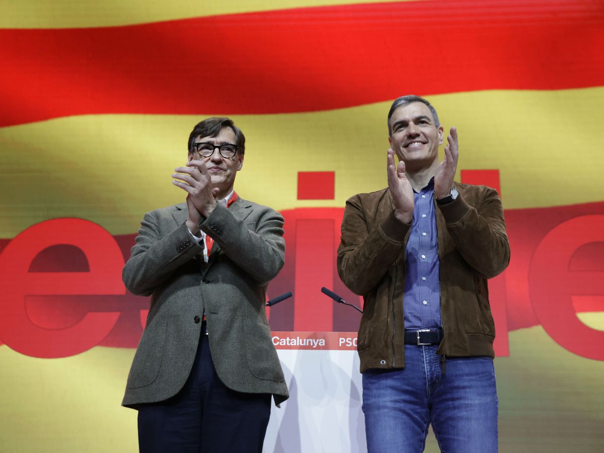 Foto: El secretario general del PSOE y presidente del Gobierno, Pedro Sánchez (d), y el primer secretario del PSC, Salvador Illa. (Europa Press/Kike Rincón)