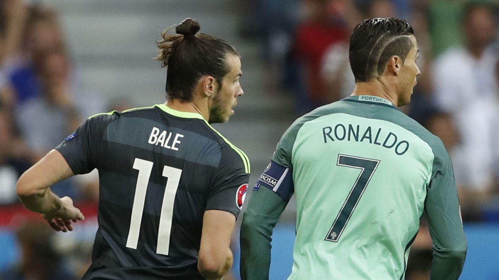 Foto: Gareth Bale y Cristiano Ronaldo, durante la semifinal entre Gales y Portugal. (Reuters)