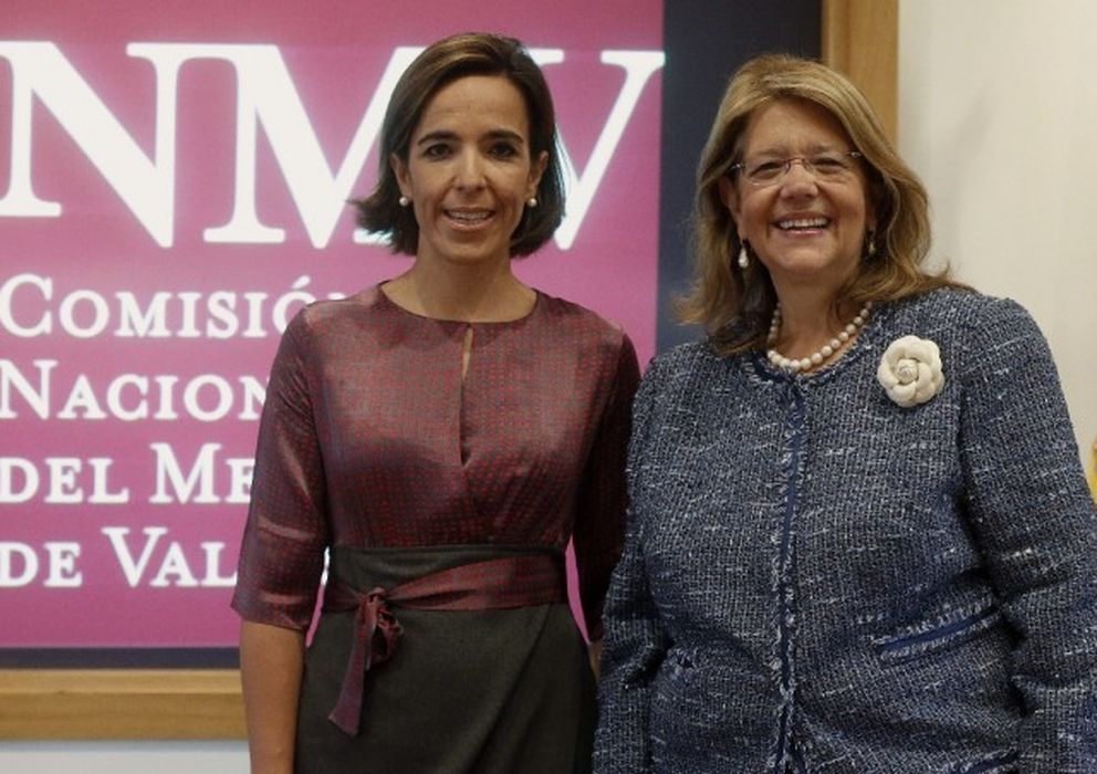 Foto: Lourdes Centeno y Elvira Rodríguez, vicepresidenta y presidenta de la CNMV. (EFE)