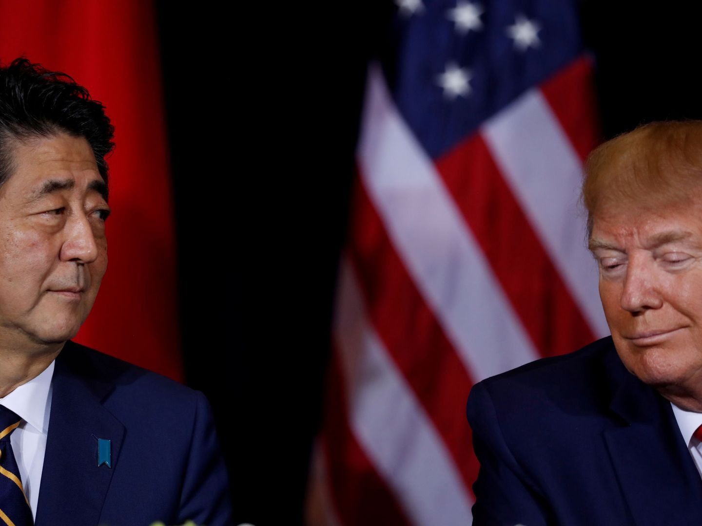 El ex primer ministro japonés, Shinzo Abe, y el presidente saliente de EEUU, Donald Trump. (Reuters)
