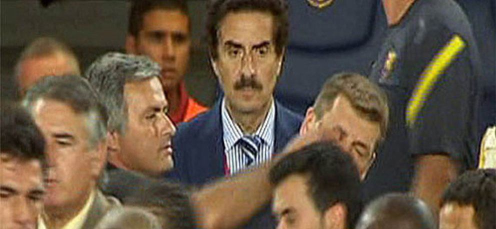 Foto: Hoy queda sin castigo el dedo en el ojo de Mourinho a Vilanova y su colleja al portugués