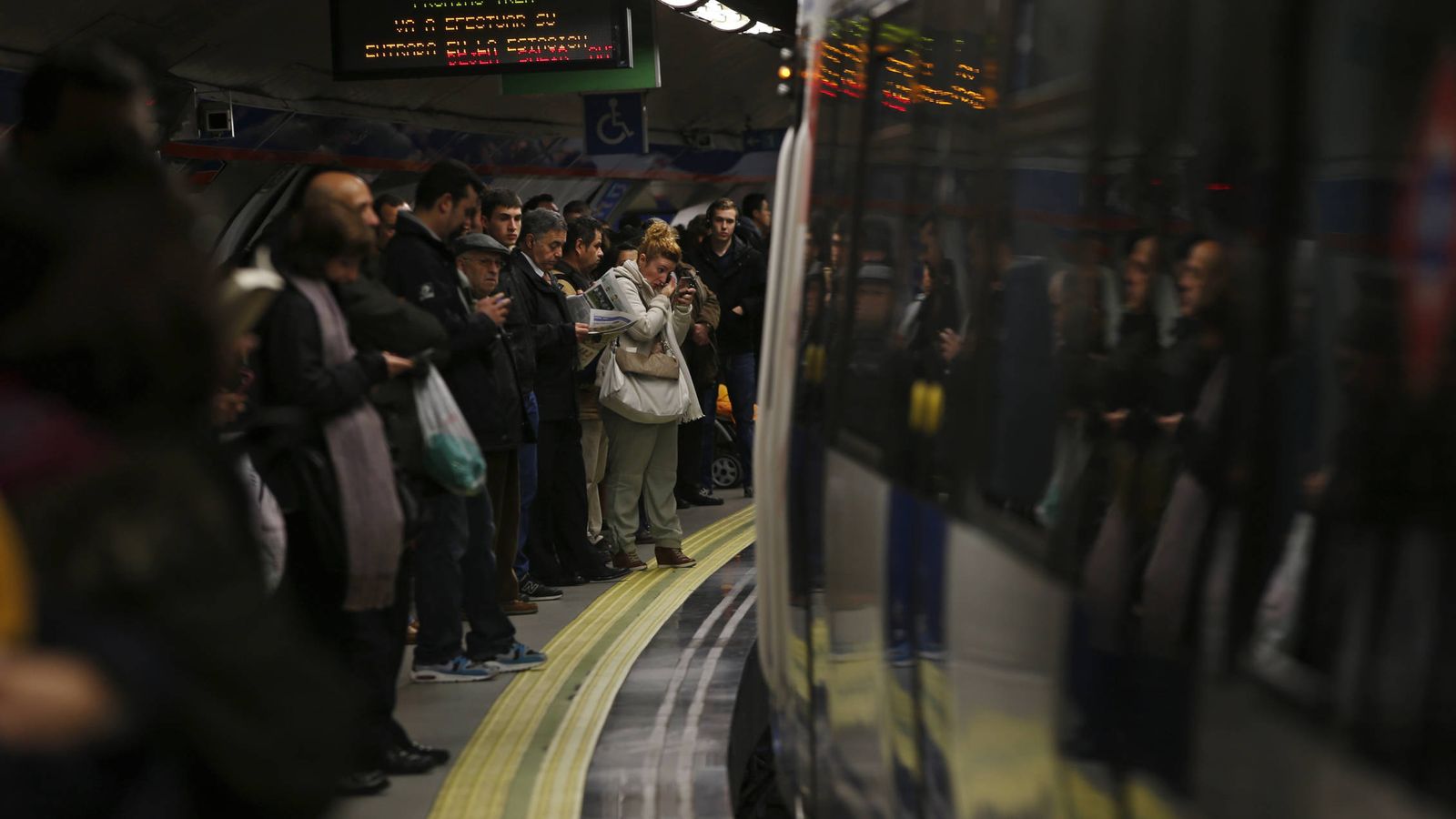 Foto: Una de las estaciones del metro en Madrid. (Reuters)