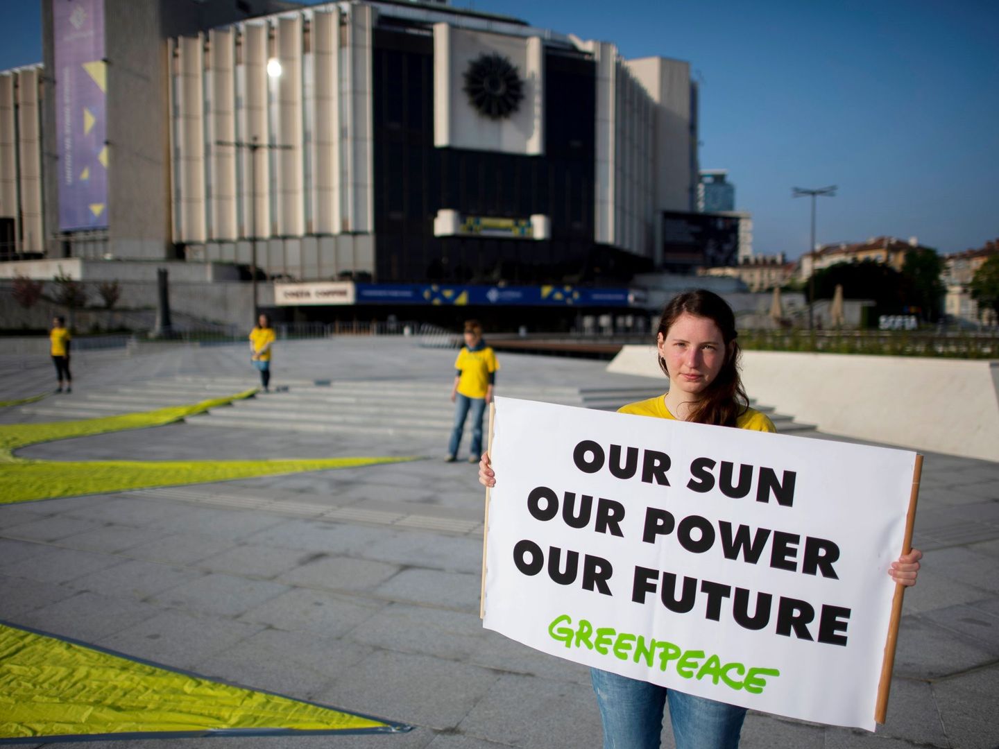 Protesta de Greenpeace en Bulgaria a favor de las energías renovables. (Reuters)